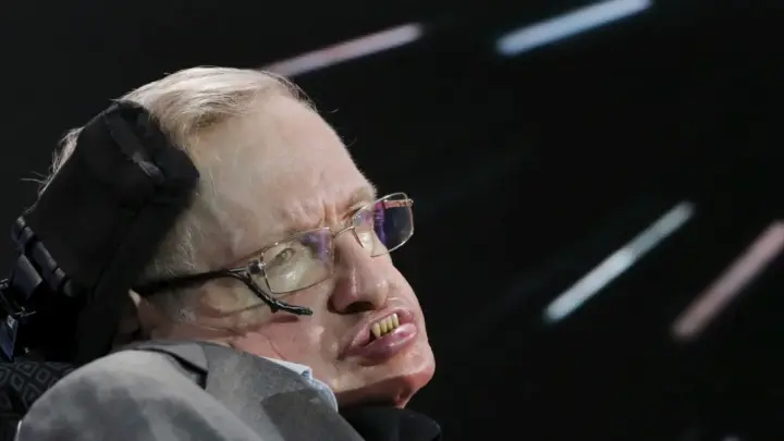 Preso a uma cadeira e falando por computador, Stephen Hawking deixou lições sobre o universo, ETs e a maior ilusão da mente humana