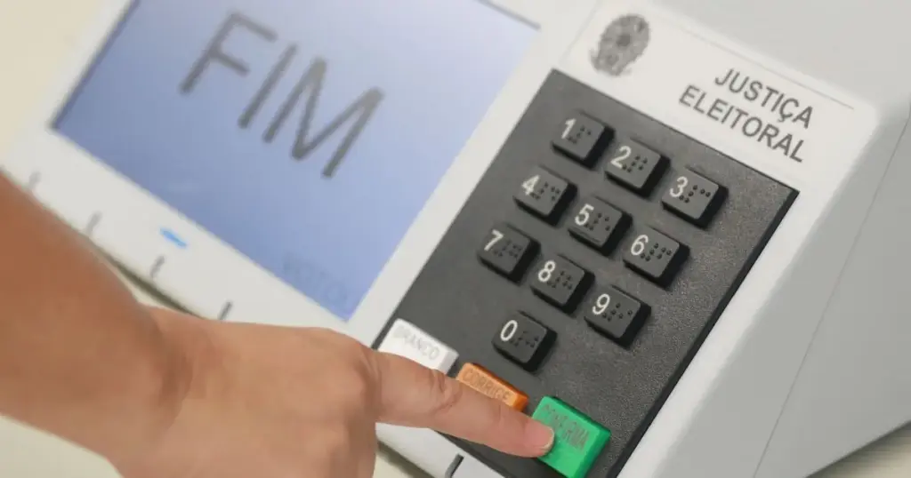Quaest: Celina tem 35% no 1º turno do DF; Arruda, 18% e Grass; 17%