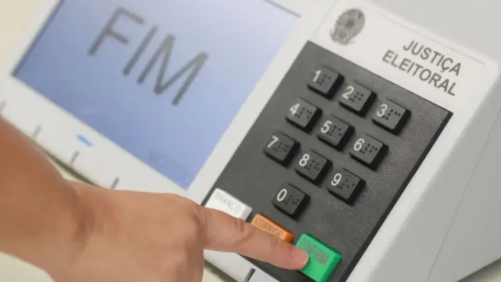 Quaest: Celina tem 35% no 1º turno do DF; Arruda, 18% e Grass; 17%