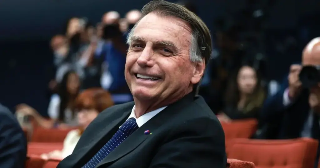 TSE libera uso de imagem de Bolsonaro em santinhos