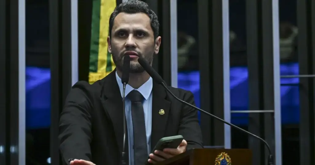 Cleitinho diz estar agindo para que Alcolumbre paute impeachment de Moraes