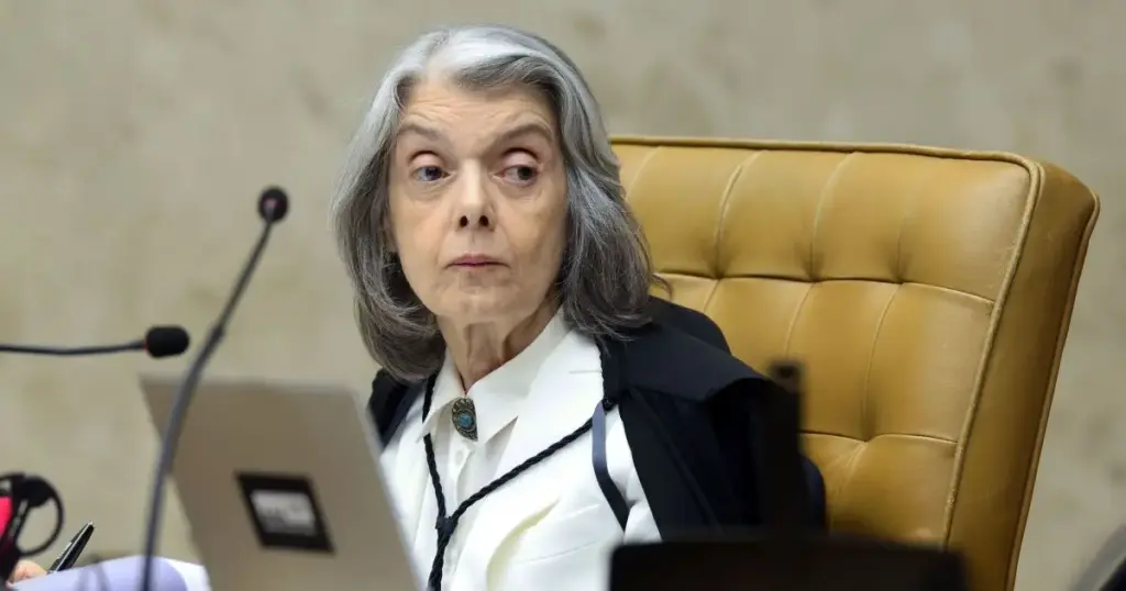 Cármen Lúcia deveria ter repreendido Gilmar em sessão, diz especialista