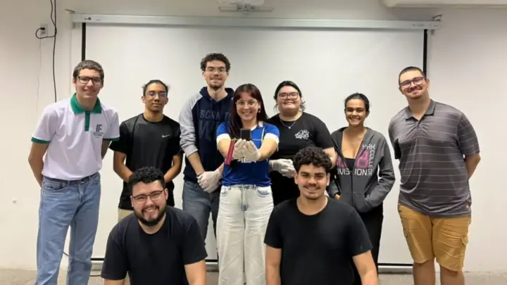 Satélites feitos por estudantes brasileiros vão embarcar em missão da SpaceX