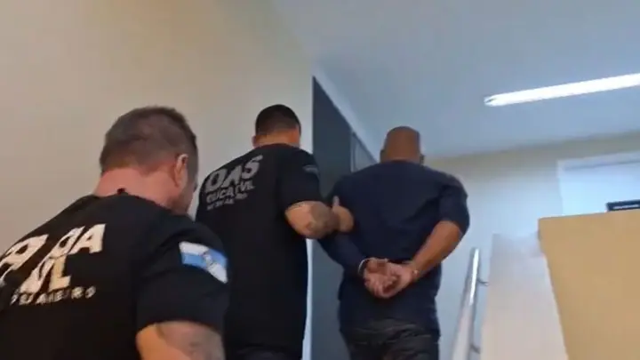 Polícia prende homem foragido há 18 anos por extorsão e sequestro no Rio