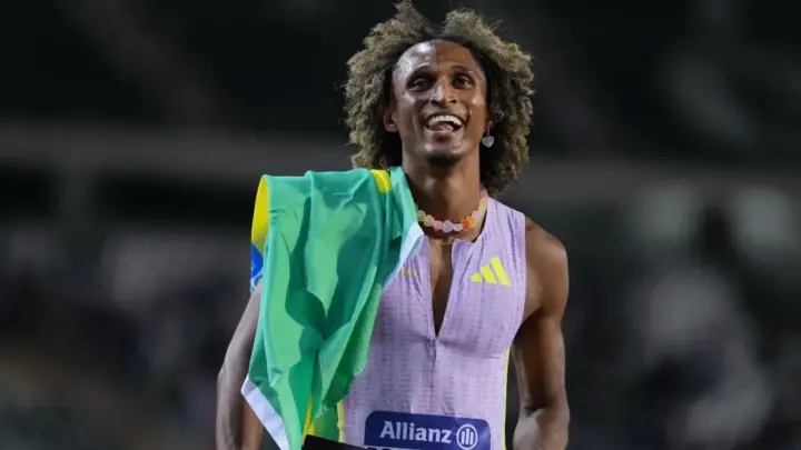 Após recorde mundial, Alison dos Santos é escolhido Atleta do Mês