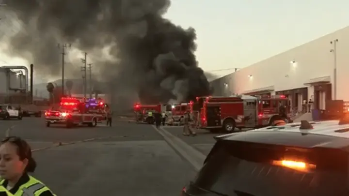 Queda de helicóptero deixa pelo menos três mortos em Los Angeles, nos EUA