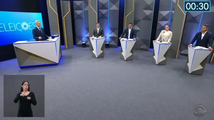 Debate ao governo do RS tem propostas para enchentes e escolas militares