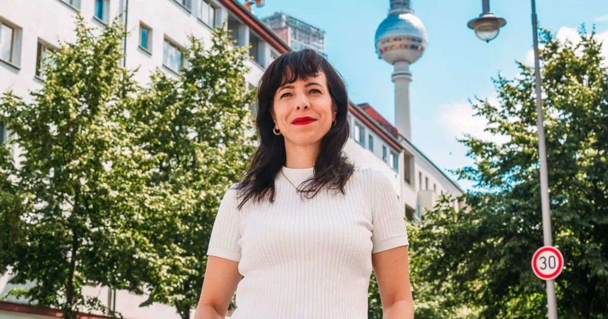 Filha de imigrantes e adversária da AfD lidera disputa em Berlim; entenda