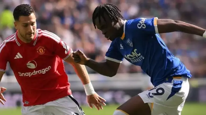Everton busca empate contra Manchester United com golaço no fim