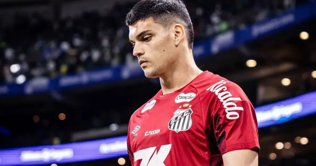Após cirurgia no ombro, Gabriel Brazão não joga mais pelo Santos em 2026