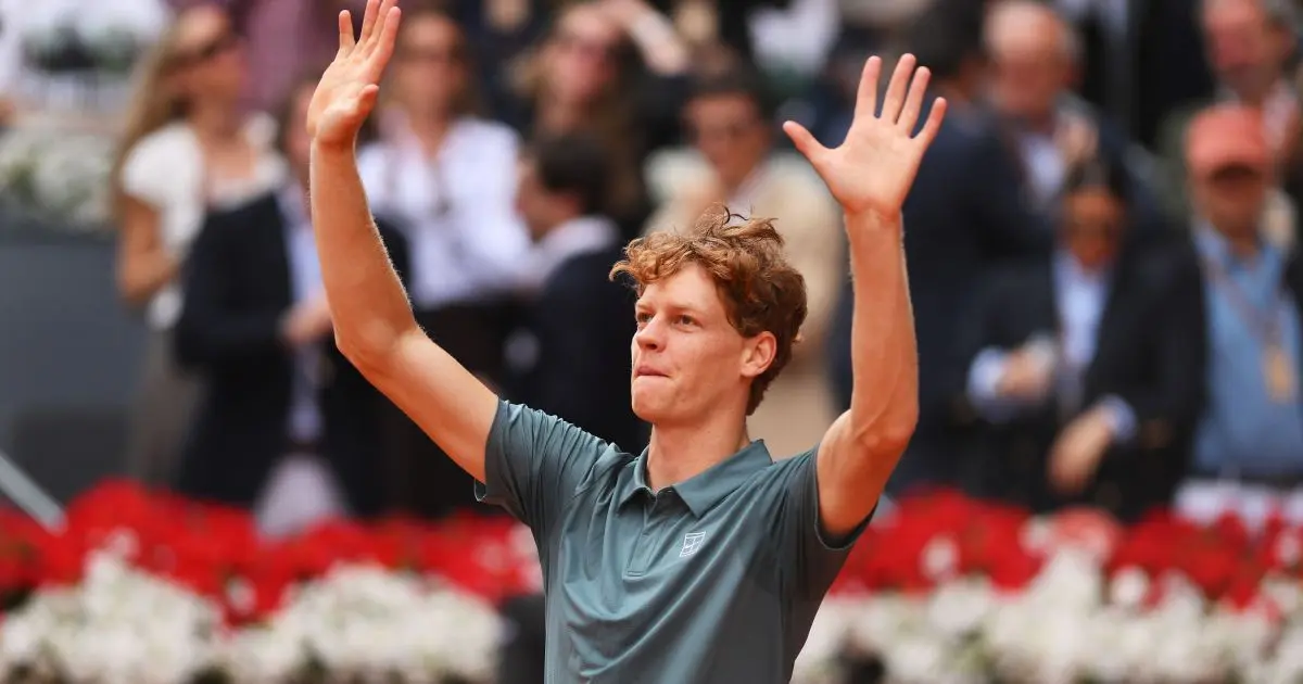 Jannik Sinner desiste de ATP em Pequim por lesão no joelho