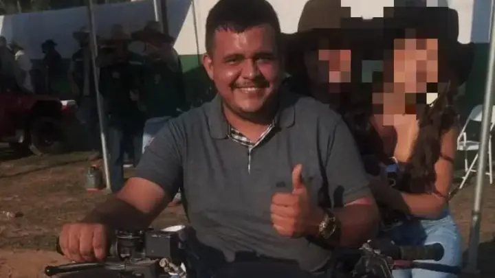 Jovem morre após perder controle de quadriciclo e bater contra poste em Sena Madureira