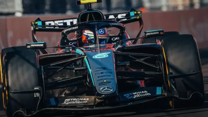 Fórmula 1: Kimi Antonelli lidera terceiro treino livre marcado por batidas