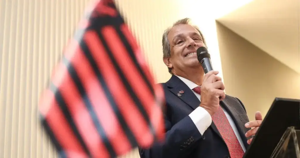 Presidente do Flamengo critica fim das bets: “Como vou pagar o Paquetá?”