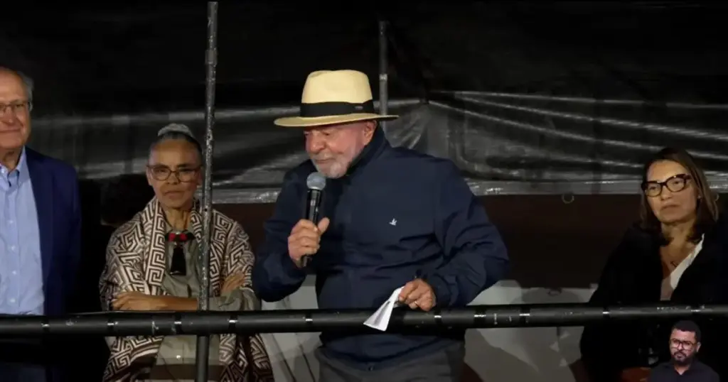 Lula confunde Janja com Marisa durante ato em Guarulhos