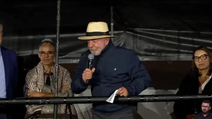 Lula confunde Janja com Marisa durante ato em Guarulhos