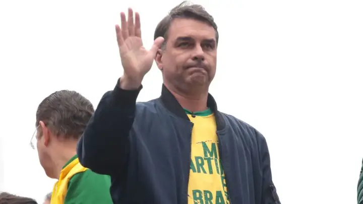 Assessora de Flávio negociou emenda com condenado em caso Marielle