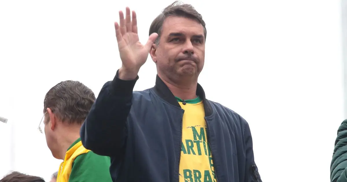 Assessora de Flávio negociou emenda com condenado em caso Marielle