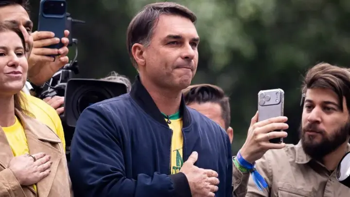 Equipe de Flávio aciona TSE contra Lula por suposto uso da máquina pública