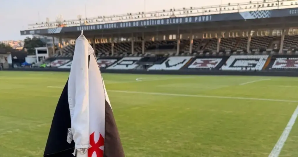 Vasco x Coritiba: escalações e onde assistir ao jogo do Brasileirão