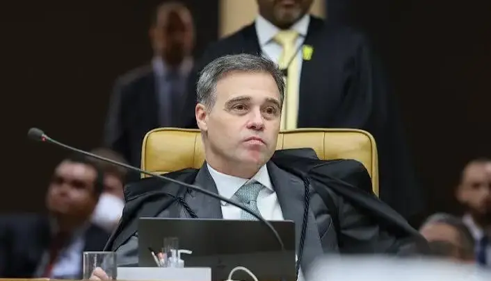 Após embate histórico no STF, Mendonça rejeita ofensiva bolsonarista contra reajuste do Bolsa Família