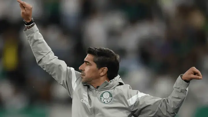 Felipe Melo critica Abel após tropeço: “Palmeiras é maior do que você”