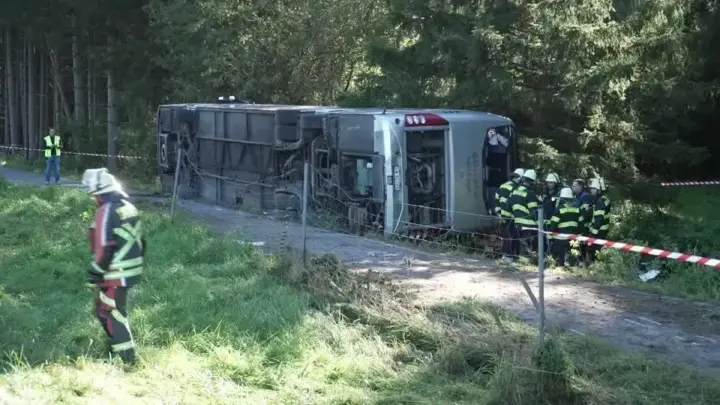 Acidente de ônibus na Alemanha mata duas pessoas e deixa 19 feridas