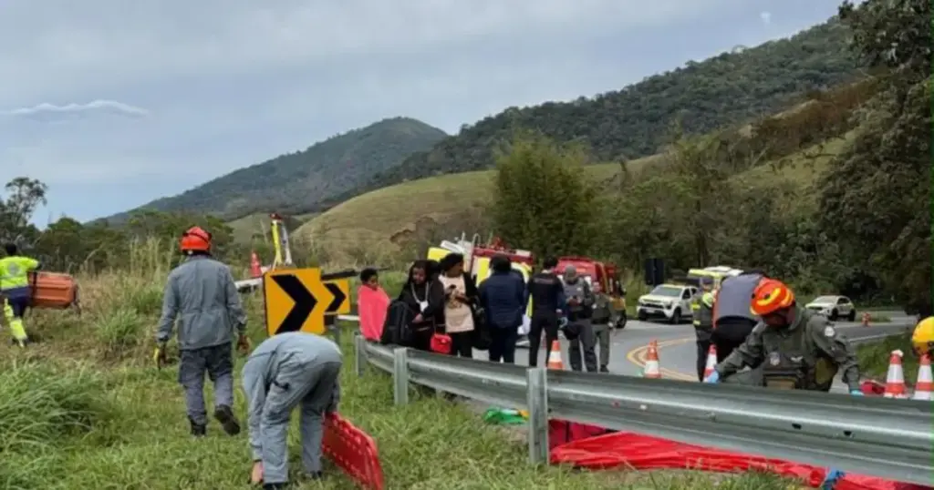 Ônibus fretado que caiu em ribanceira não tinha cadastro na ANTT
