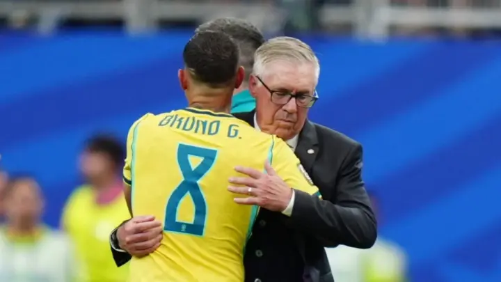 Ancelotti indica time com três meias e confirma mudanças para próximo jogo