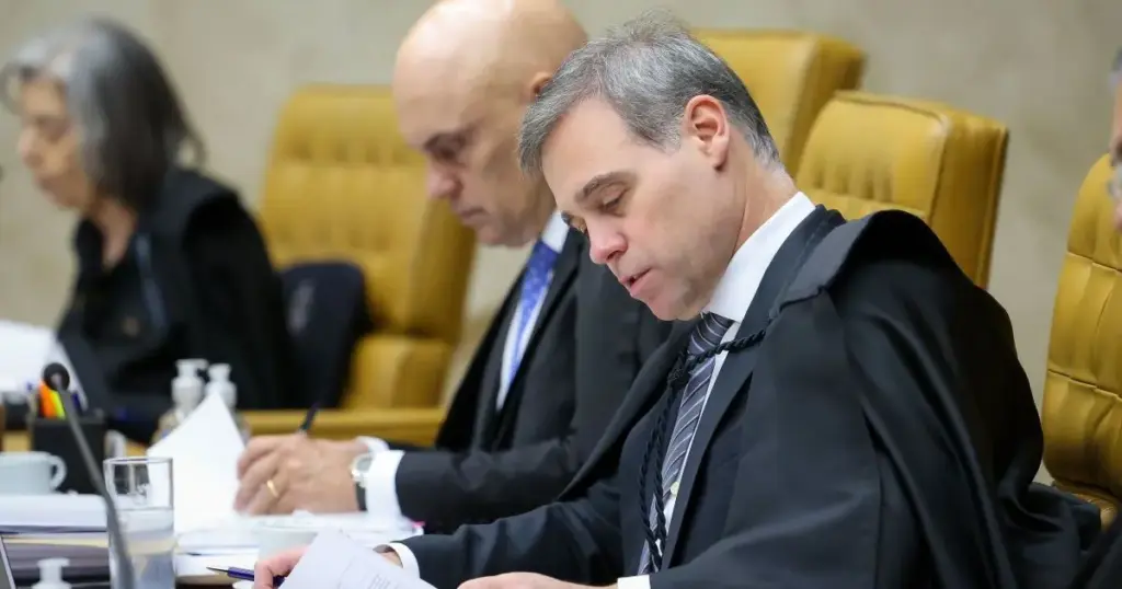 Crise expõe divisão interna e ameaça credibilidade do STF, diz professor