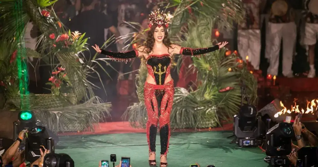 Anitta é coroada rainha de bateria da Grande Rio; veja
