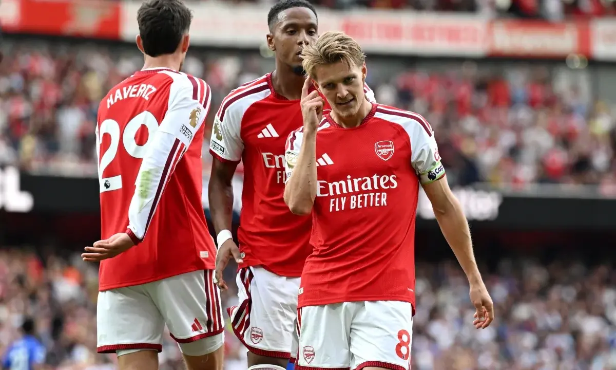 Arsenal vence Chelsea de virada e mantém 100% de aproveitamento no Inglês