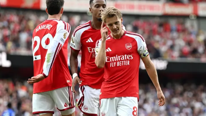Arsenal vence Chelsea de virada e mantém 100% de aproveitamento no Inglês