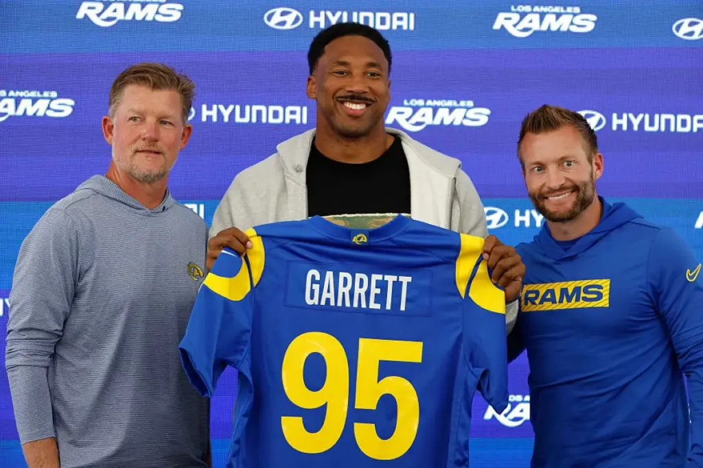 Atletas da NFL elegem Myles Garrett como melhor jogador da última temporada