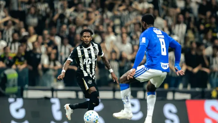 Atlético-MG vence Cruzeiro de virada e vai à semifinal da Copa do Brasil