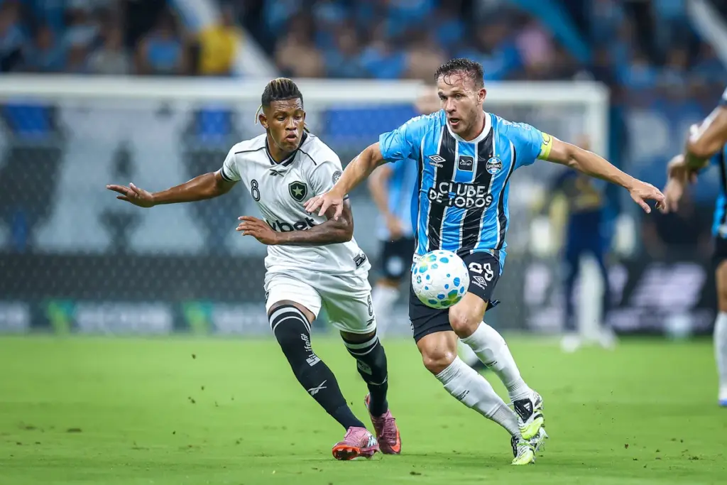 Botafogo e Grêmio se enfrentam nesta quarta em jogo atrasado do Brasileirão