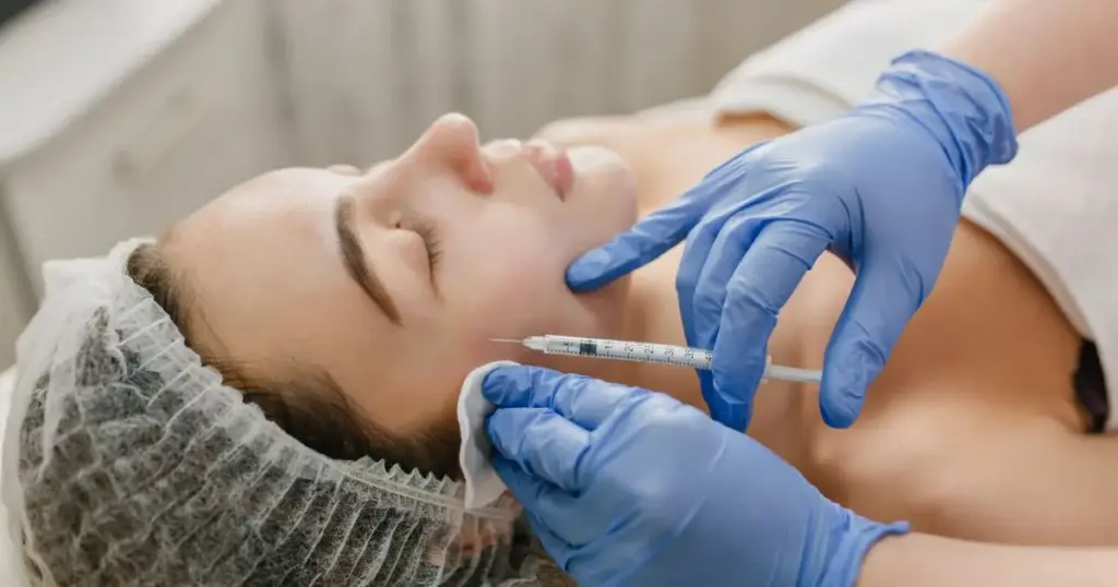 Botox pode gerar impacto nas relações? Procedimento pode afetar emoções, conexões sociais e até a vida sexual; entenda