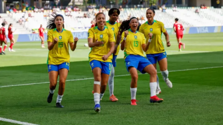 Brasil vence Inglaterra de virada e vai às oitavas da Copa Feminina Sub-20