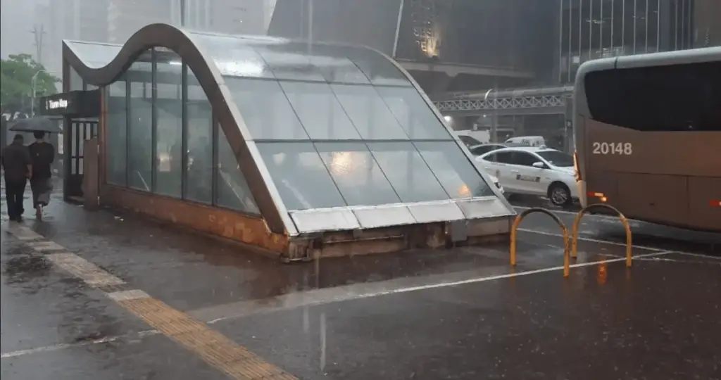 São Paulo registra chuva forte neste sábado (5); Defesa Civil mantém alerta