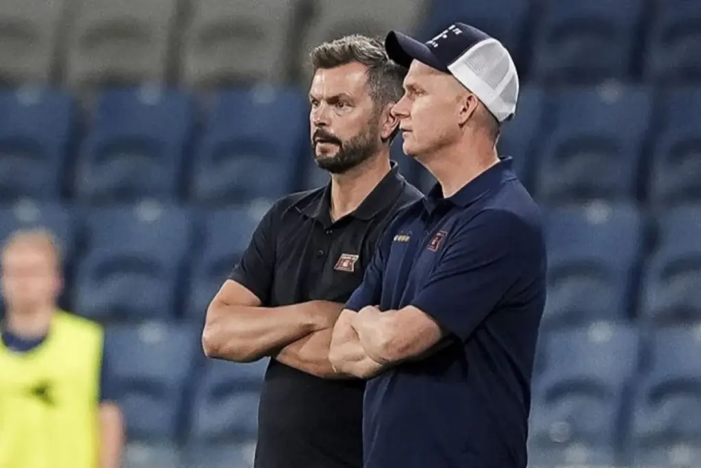 Clube estreante da Champions League é comandado por dois treinadores
