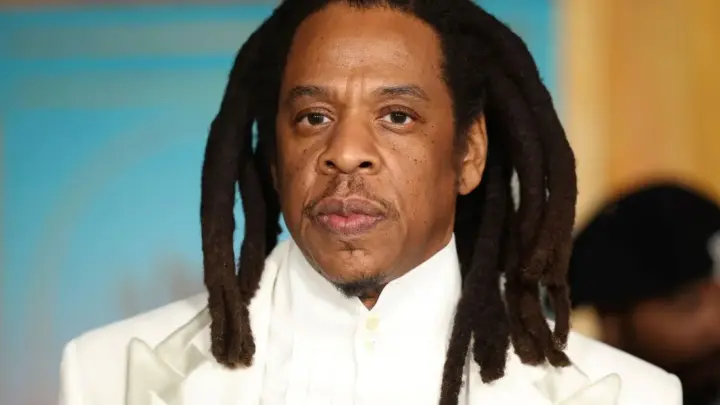 Mulher que acusou Jay-Z de estupro volta atrás e diz que nunca o conheceu