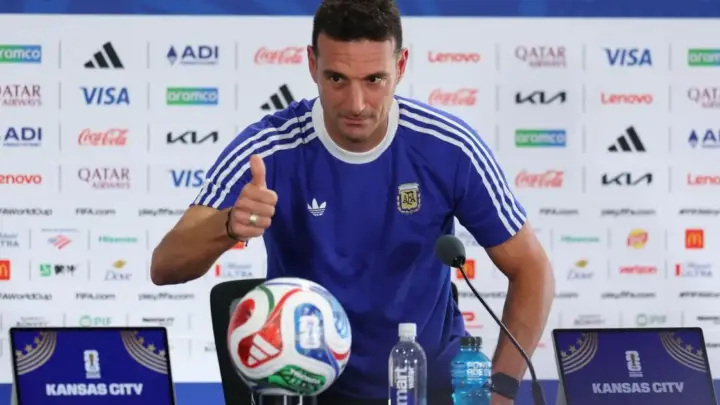 Scaloni diz que possível permanência na Argentina “não depende de Messi”