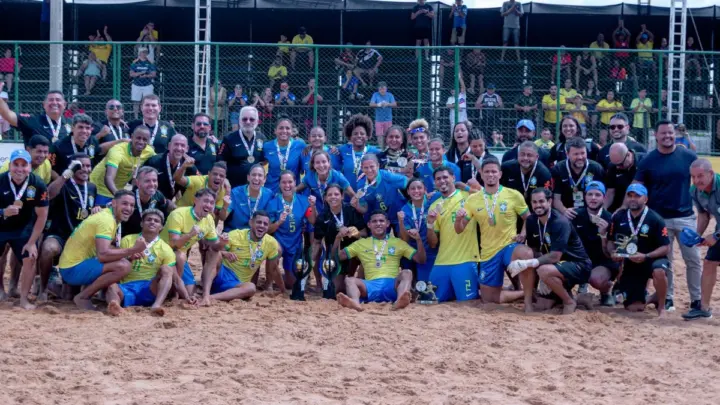 Copa das Nações de Beach Soccer: Brasil leva o título nas duas categorias