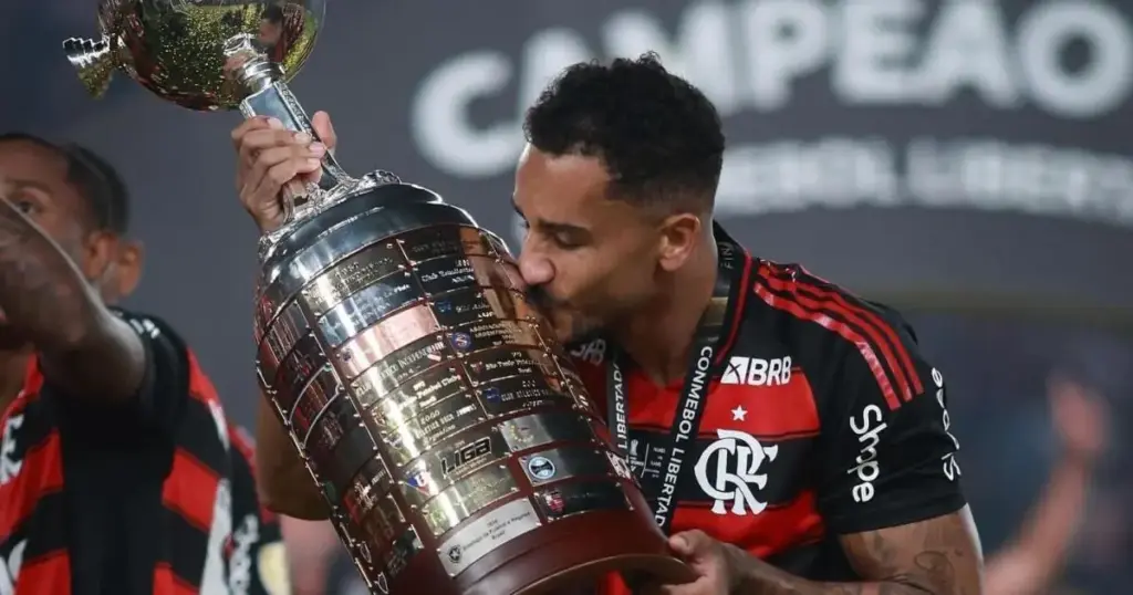 Ídolo do Flamengo fala sobre filho torcedor do Fluminense: “Escolha dele”
