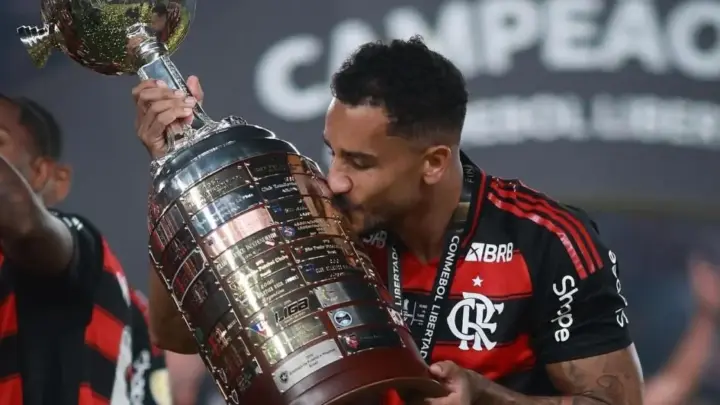 Ídolo do Flamengo fala sobre filho torcedor do Fluminense: “Escolha dele”