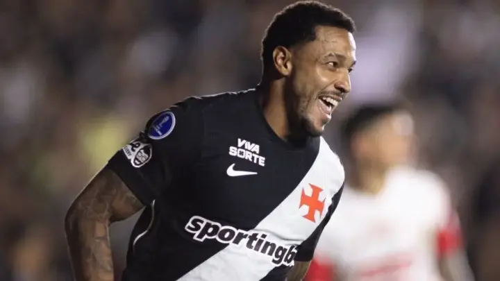 David exalta Pedro Emanuel e força do elenco após Vasco “reserva” avançar