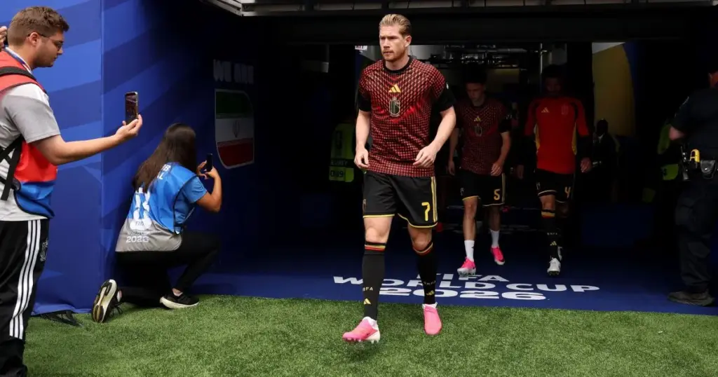 De Bruyne descarta aposentadoria da seleção da Bélgica: “Me sentindo bem”