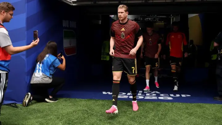 De Bruyne descarta aposentadoria da seleção da Bélgica: “Me sentindo bem”