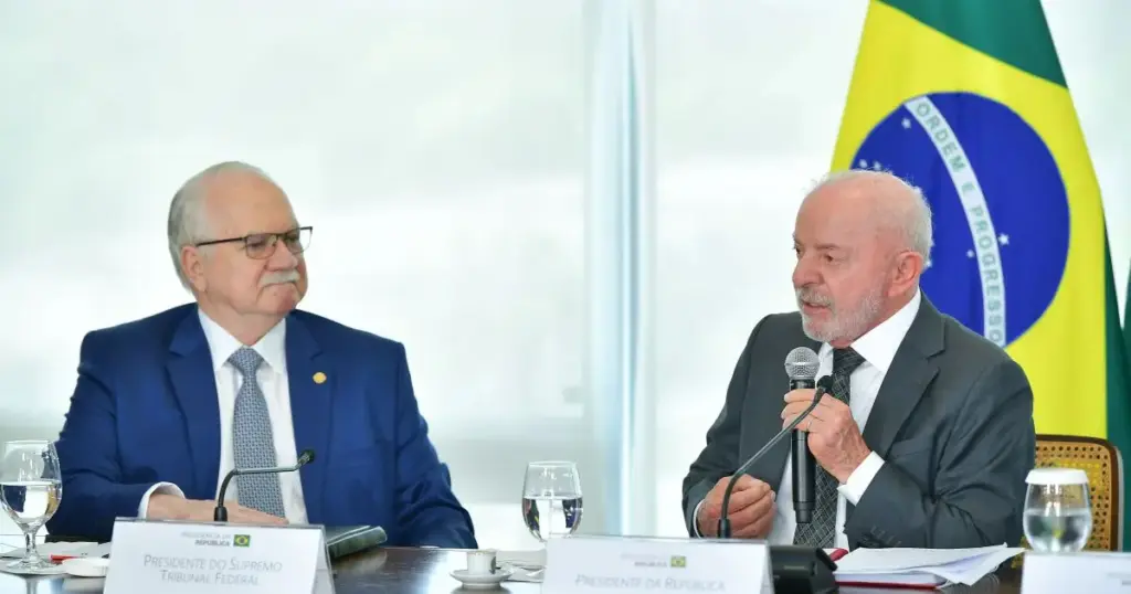 Fala de Lula a Fachin quer reforçar presidência no STF, diz Flávia Maia
