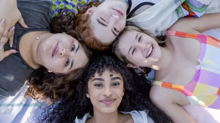 Nova adaptação de Thalita Rebouças chega aos cinemas nesta quinta (17)